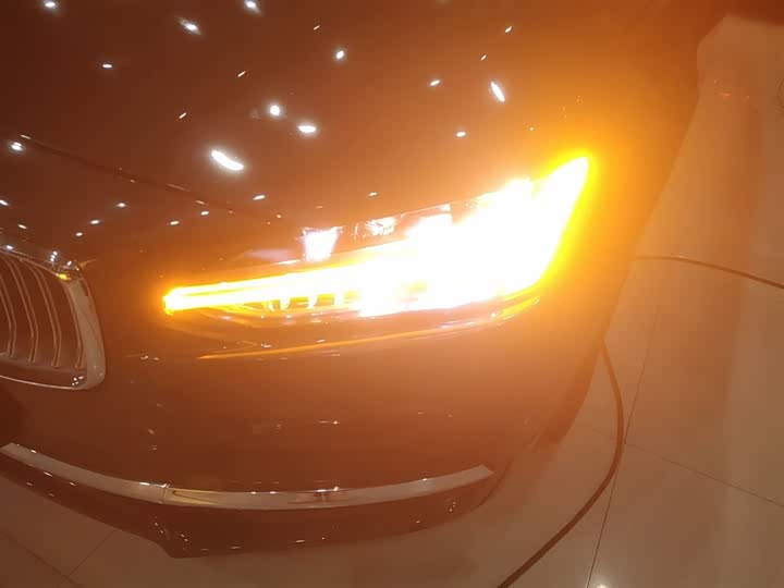 Фото 24 - Volvo S90