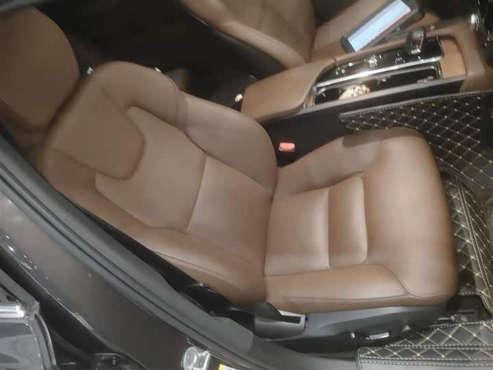 Фото 25 - Volvo S90