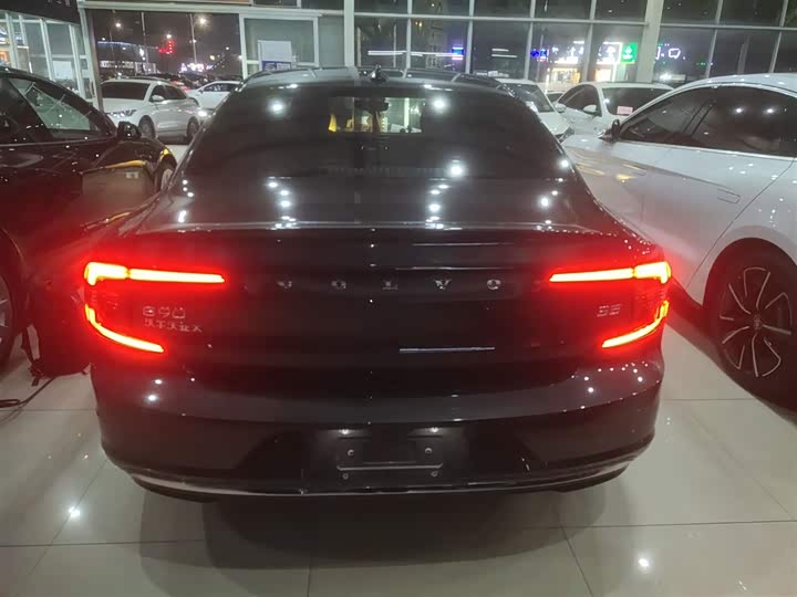 Фото 6 - Volvo S90