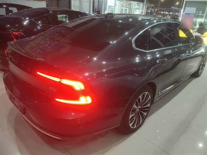 Фото 7 - Volvo S90