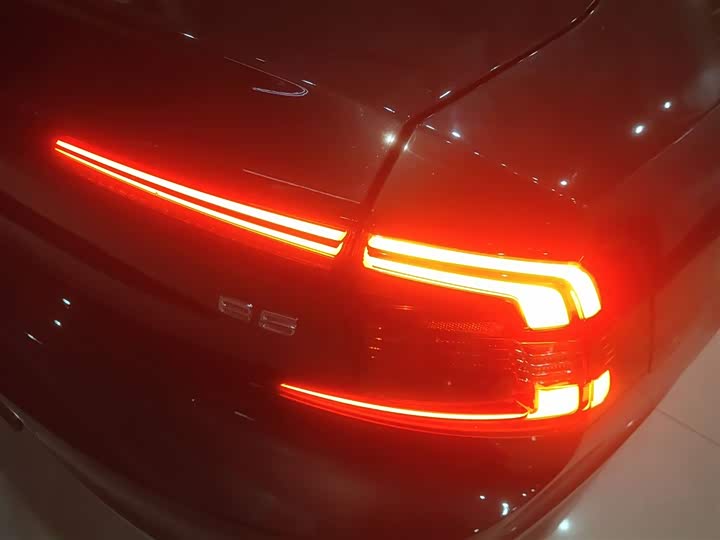 Фото 8 - Volvo S90