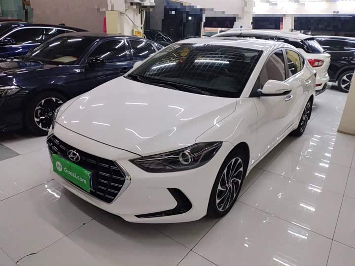 Фото 1 - Hyundai Elantra