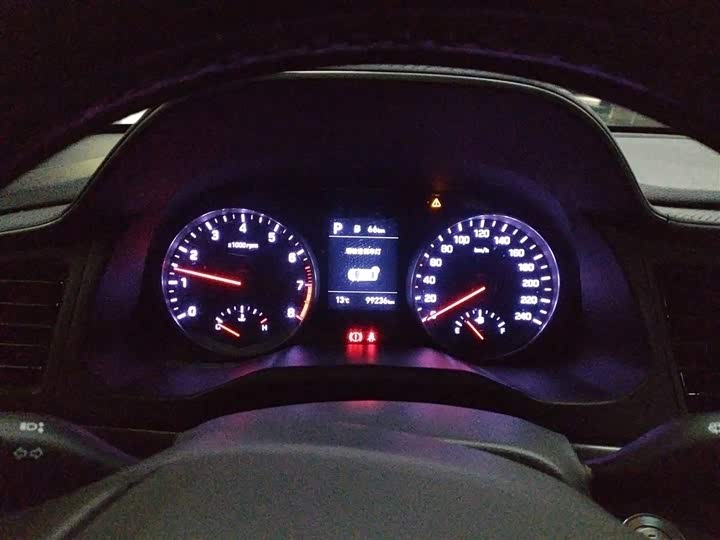 Фото 12 - Hyundai Elantra