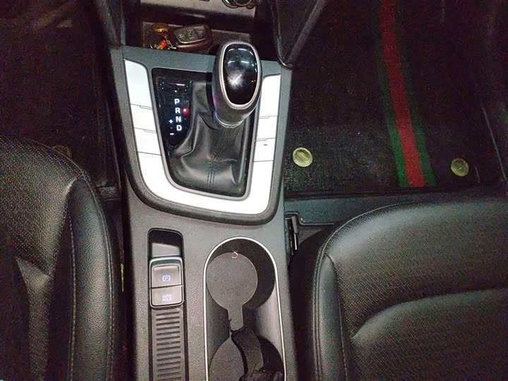 Фото 14 - Hyundai Elantra