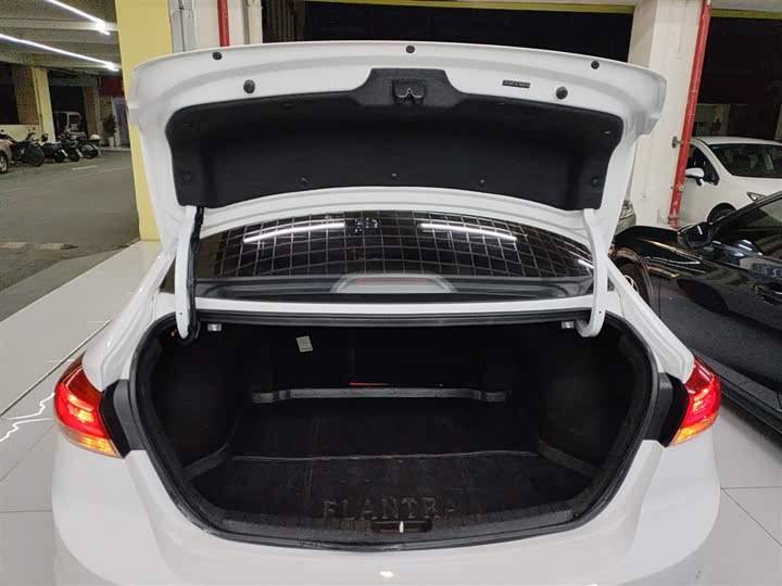 Фото 19 - Hyundai Elantra