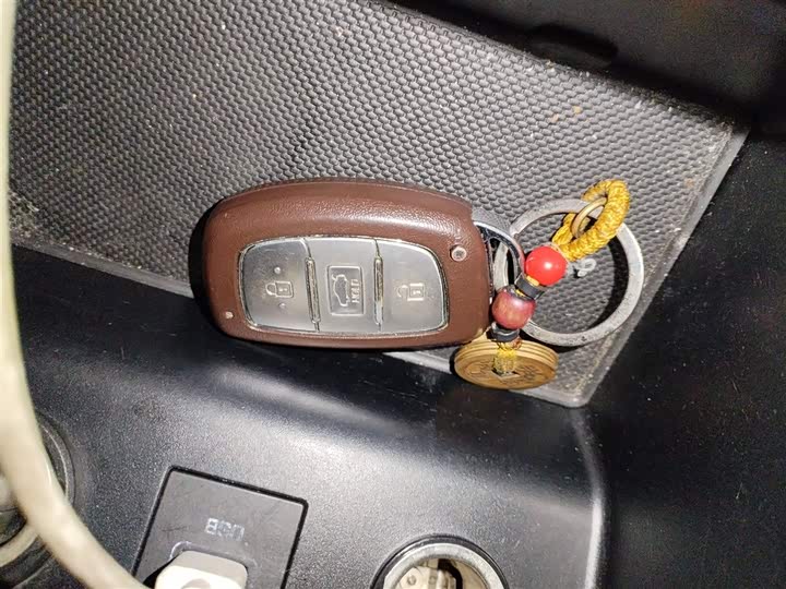 Фото 9 - Hyundai Elantra