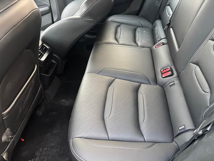 Фото 6 - Geely Preface