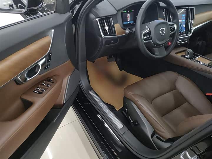 Фото 16 - Volvo S90