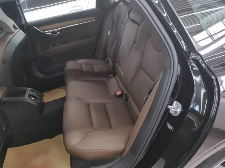 Фото 17 - Volvo S90