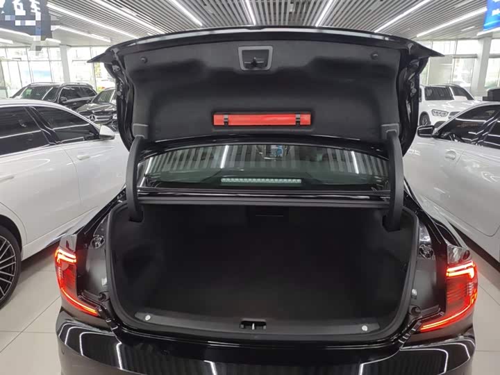 Фото 19 - Volvo S90