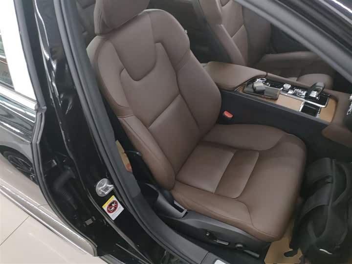 Фото 25 - Volvo S90