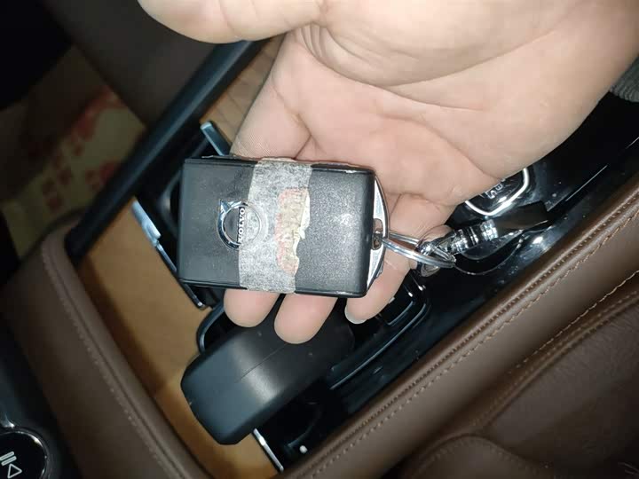 Фото 9 - Volvo S90