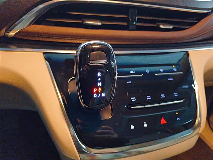 Фото 14 - Buick GL8 ES