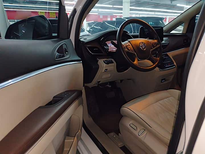 Фото 16 - Buick GL8 ES