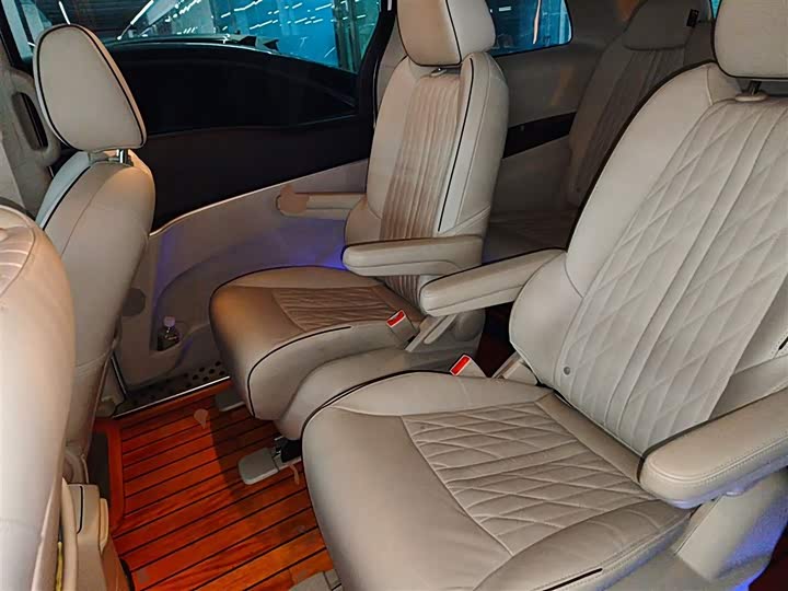 Фото 17 - Buick GL8 ES