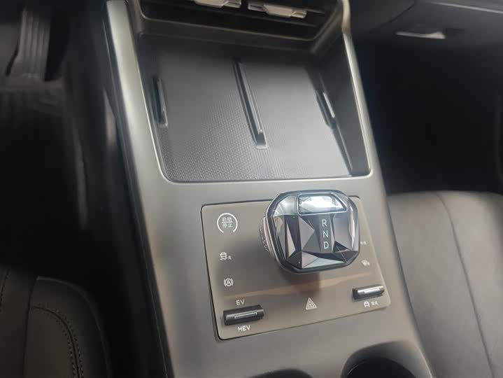 Фото 16 - BYD Qin Plus