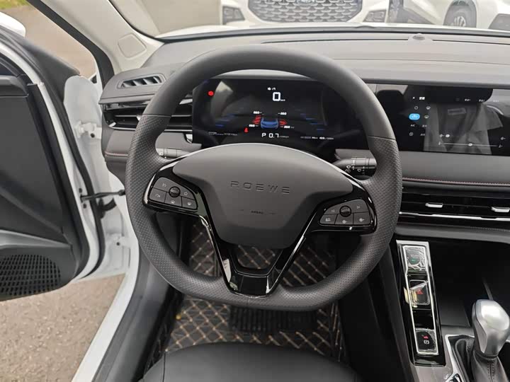 Фото 11 - Roewe i5