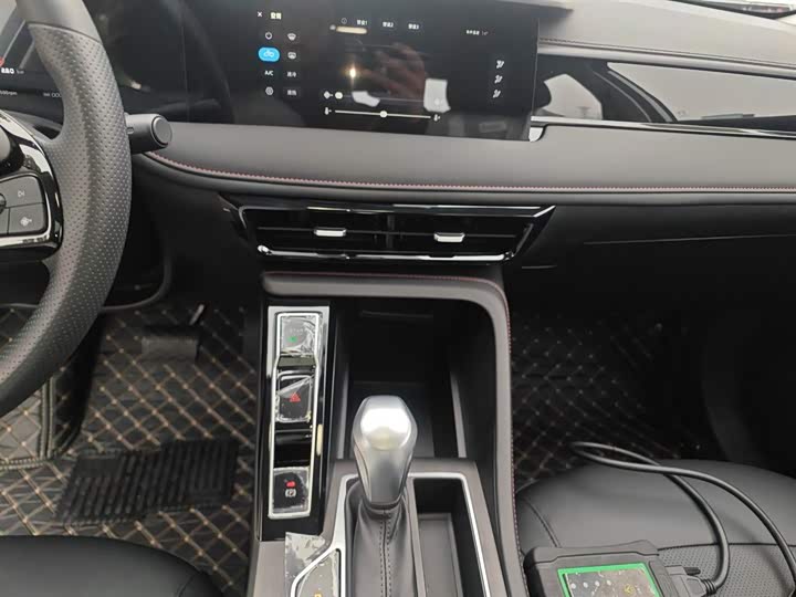 Фото 13 - Roewe i5