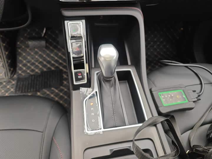 Фото 14 - Roewe i5