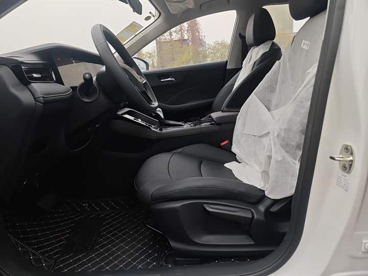 Фото 15 - Roewe i5