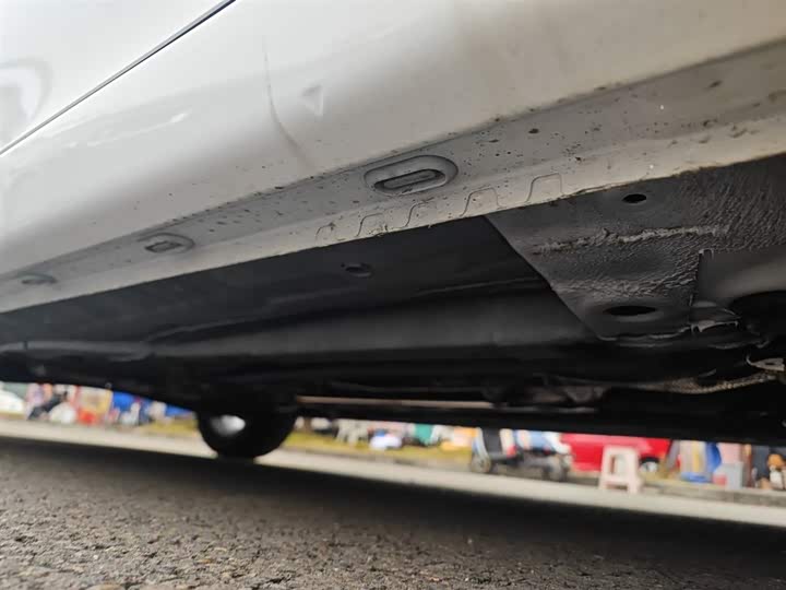 Фото 21 - Roewe i5