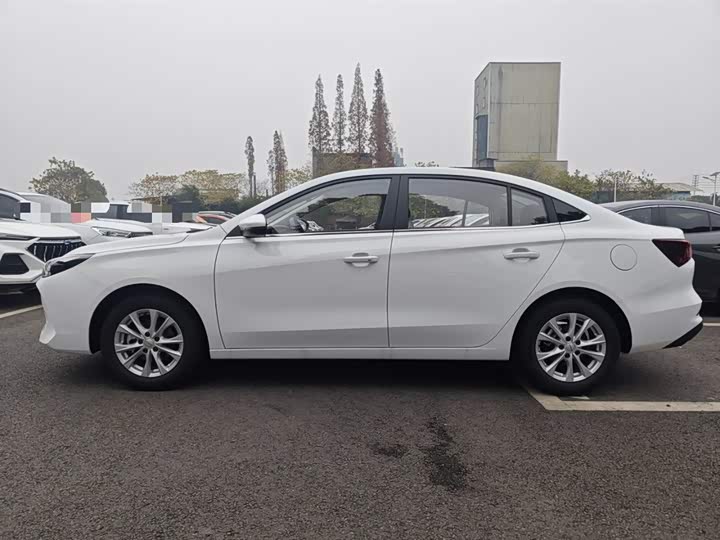 Фото 5 - Roewe i5