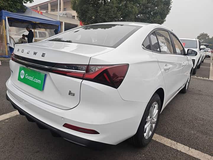 Фото 7 - Roewe i5