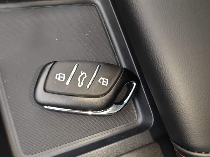 Фото 9 - Roewe i5