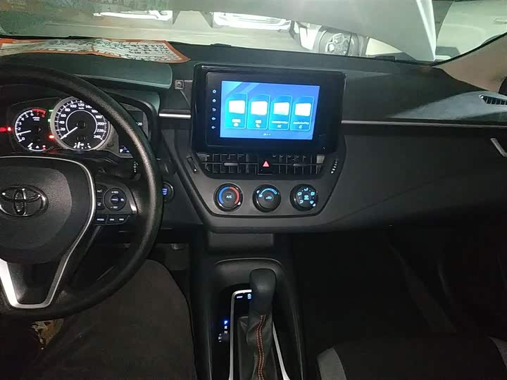 Фото 10 - Toyota Corolla