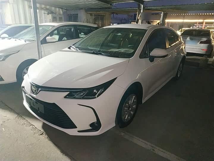 Фото 2 - Toyota Corolla