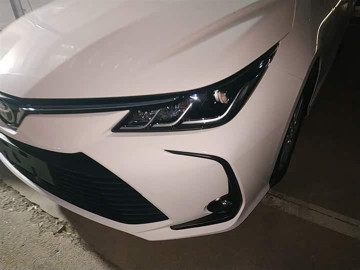 Фото 24 - Toyota Corolla