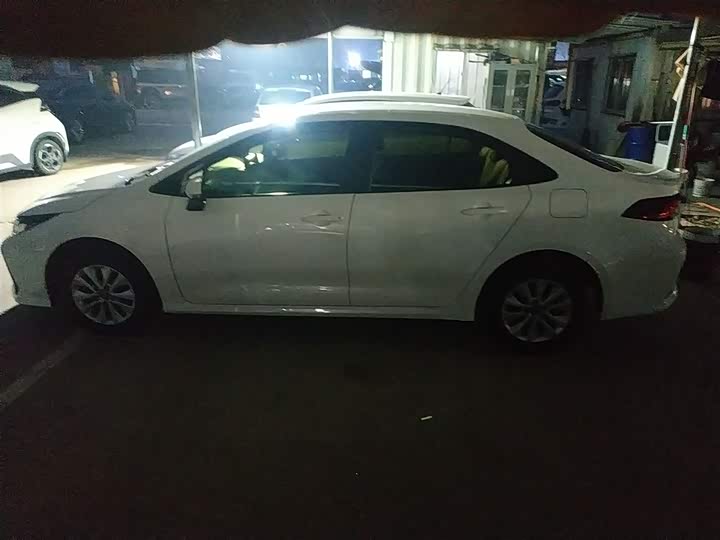 Фото 5 - Toyota Corolla