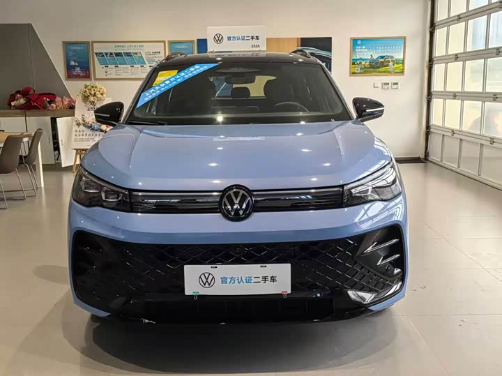 Фото 2 - Volkswagen Tiguan L Pro