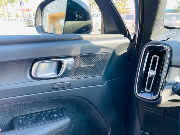 Фото 12 - Volvo XC40 EV