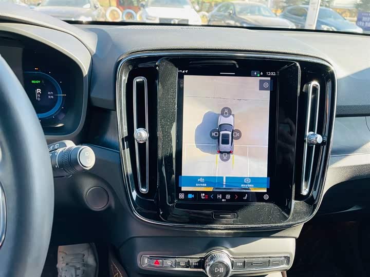 Фото 14 - Volvo XC40 EV