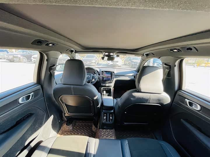 Фото 21 - Volvo XC40 EV