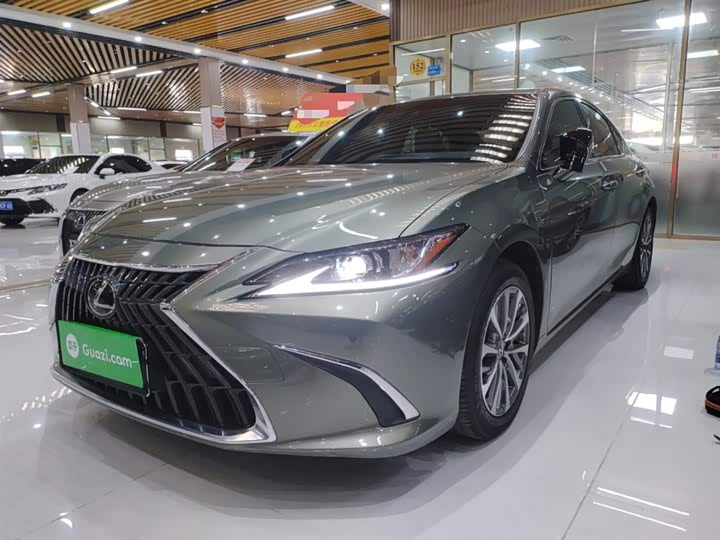 Фото 2 - Lexus ES