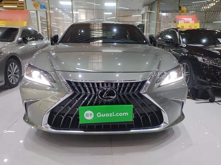 Фото 3 - Lexus ES