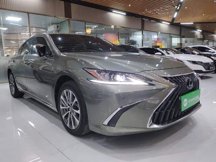 Фото 4 - Lexus ES