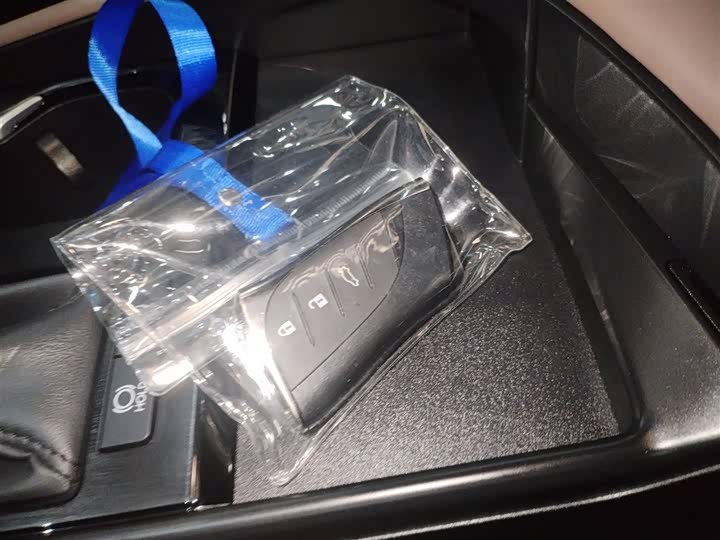 Фото 9 - Lexus ES