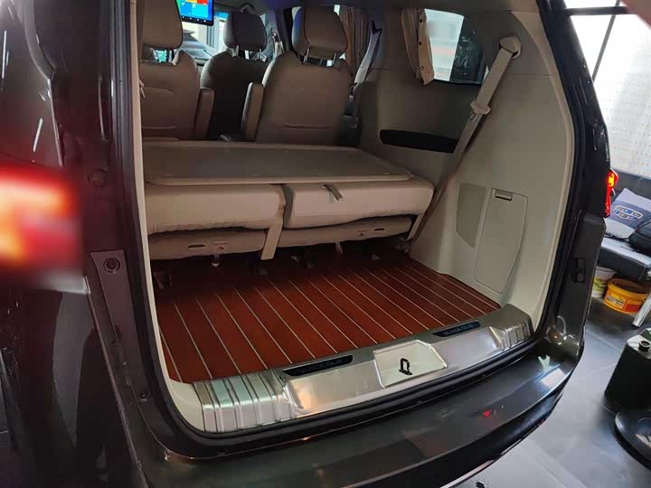 Фото 18 - Buick GL8 ES