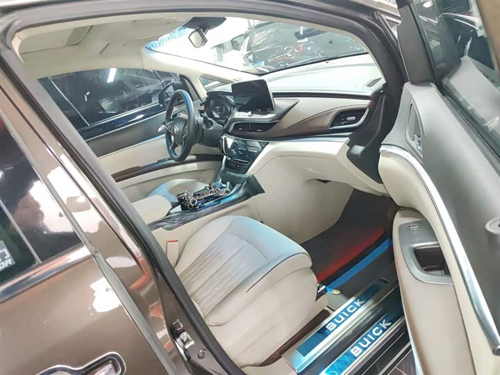 Фото 4 - Buick GL8 ES