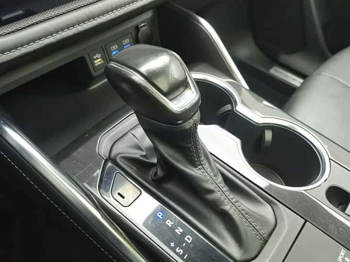 Фото 13 - Toyota Crown Kluger