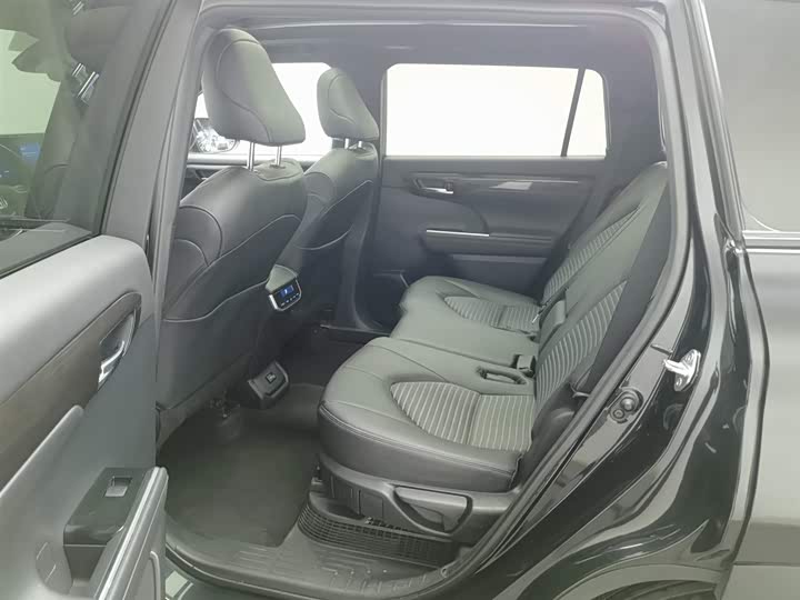 Фото 15 - Toyota Crown Kluger