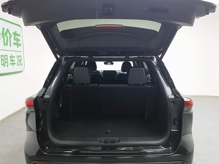 Фото 16 - Toyota Crown Kluger