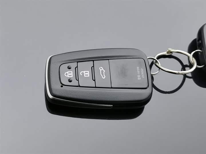 Фото 19 - Toyota Crown Kluger