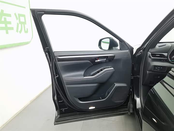 Фото 8 - Toyota Crown Kluger