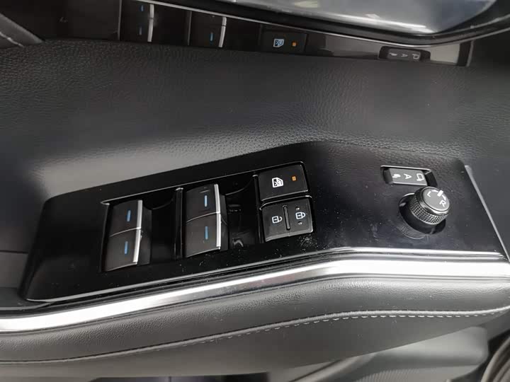 Фото 9 - Toyota Crown Kluger