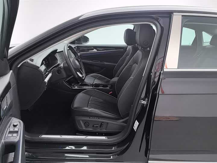 Фото 10 - Volkswagen Passat