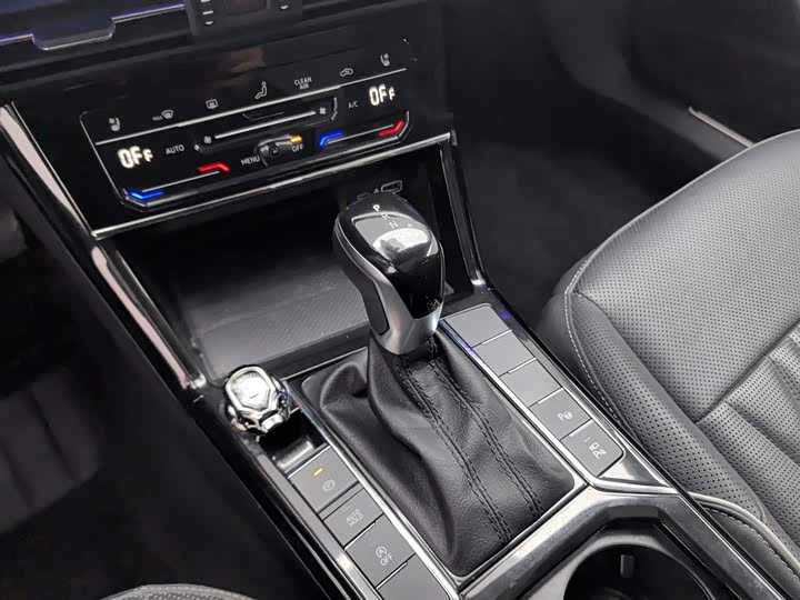 Фото 13 - Volkswagen Passat